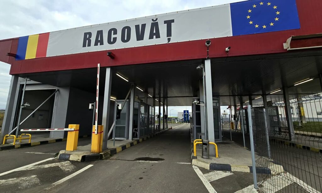 Punctul de frontieră Racovăț, închis după incidentul cu drona din Moldova. 15 autoturisme așteaptă la graniță. Nu se poate trece nici dinspre, nici către Ucraina