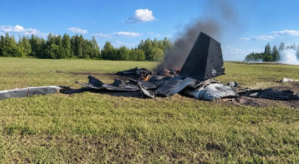 Două avioane rusești de vânătoare s-au ciocnit în zbor. Unul dintre piloți a murit