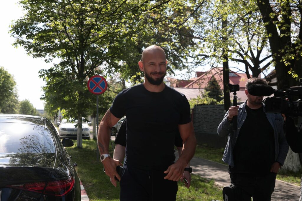 Andrew Tate ar putea fi inculpat din nou în România. Avocatul său spune că decizia procurorilor este „iminentă”