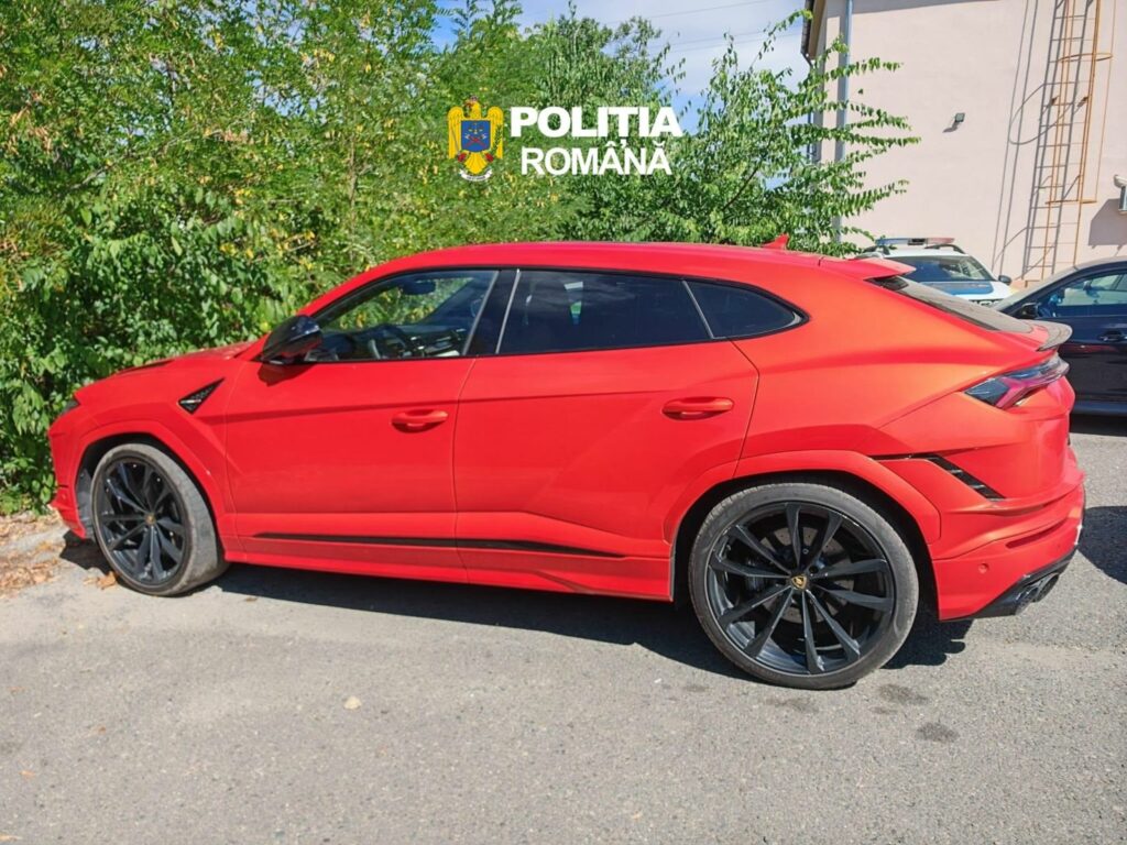 Mașină de sute de mii de euro, căutată în Cehia, găsită la Arad. Cine se afla la volan