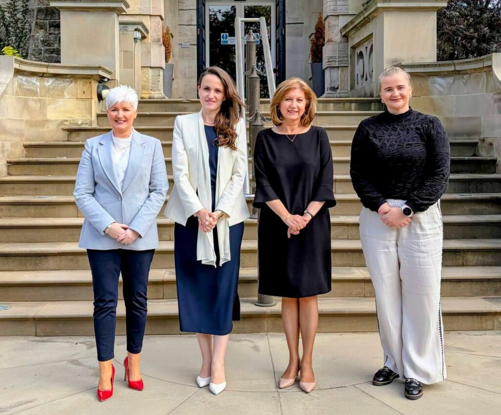 Românii din Irlanda de Nord nu vor mai merge la Edinburgh pentru servicii consulare. România deschide un birou la Belfast