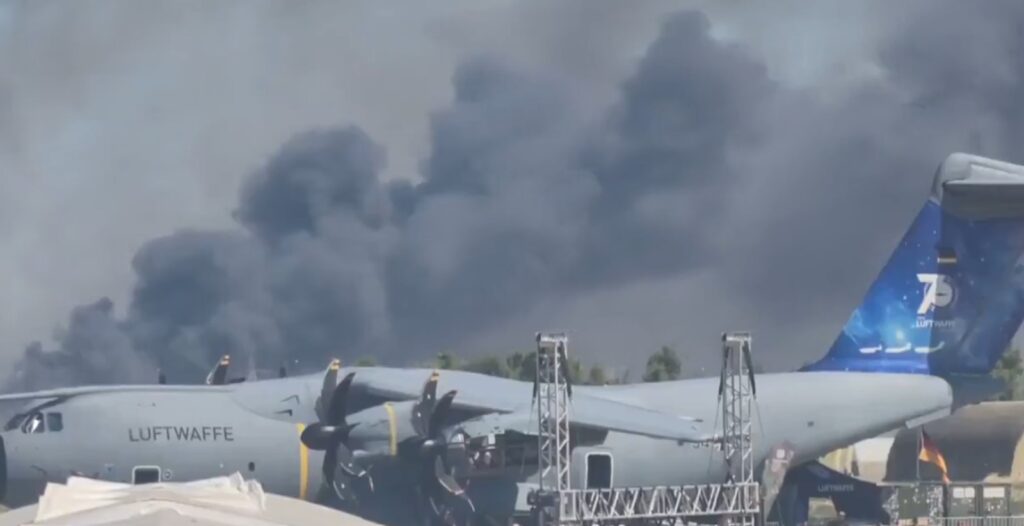 Accident aviatic grav în Grecia. Un avion de vânătoare F-4 s-a prăbușit și a explodat în timpul unui spectacol