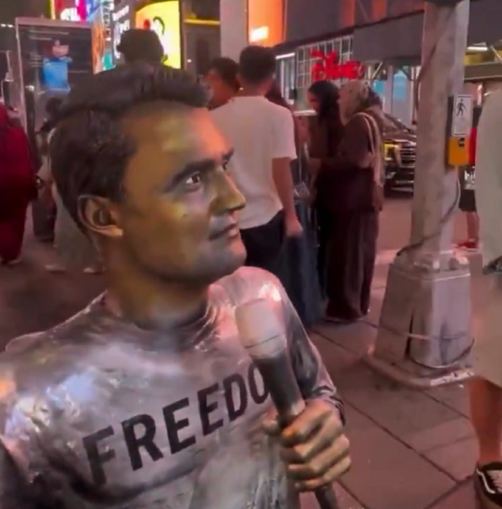 Statuia lui Charlie Kirk a fost vandalizată la doar două zile de la dezvelire