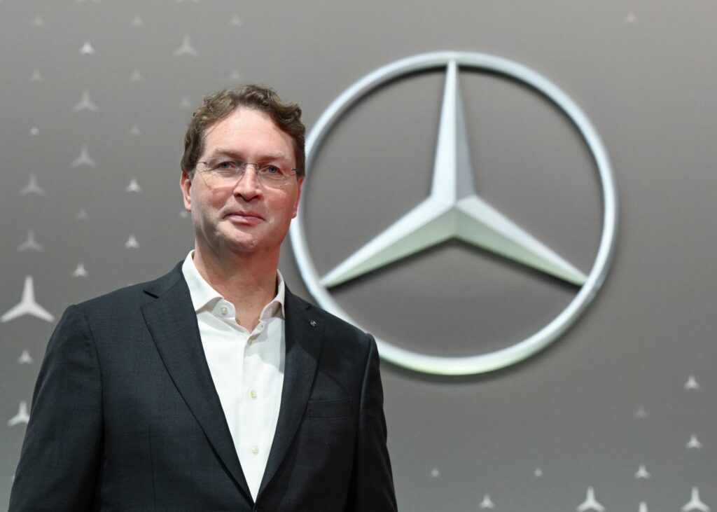 Mercedes vrea costuri mai mici în Germania și arată spre România: diferență de 82% la costul salarial pe oră