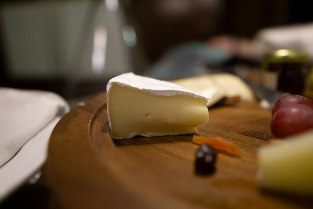 Alertă alimentară: Lot de brânză Brie din magazinele METRO, retras de la vânzare după detectarea bacteriei Listeria monocytogenes