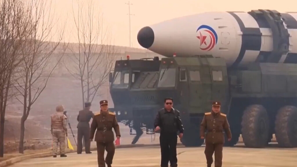 Coreea de Nord a construit o nouă instalație nucleară. Câte focoase ar putea adăuga la arsenalul lui Kim Jong-un