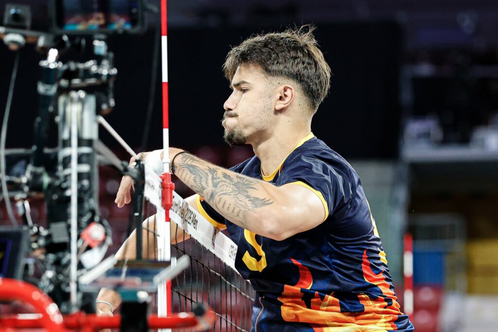 Făcea mii de sărituri pe scările blocului în pandemie. Povestea lui Daniel Chițigoi, voleibalistul român care impresionează la EuroVolley