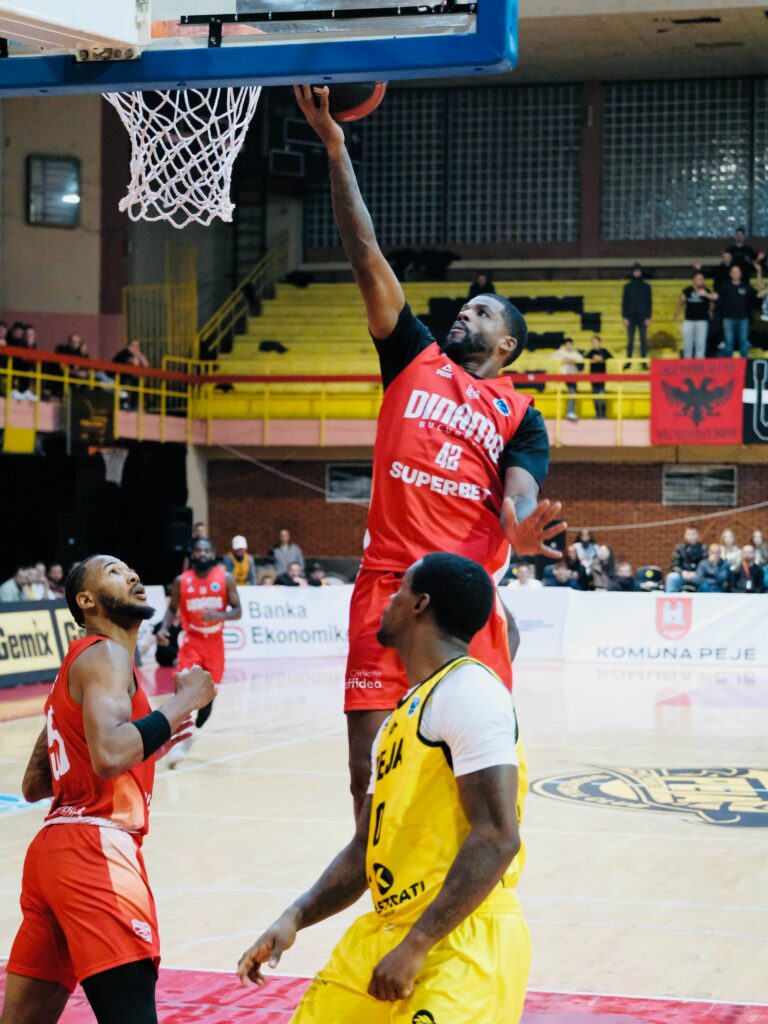Dinamo București, la un pas de grupele FIBA Europe Cup. Are avantaj de 38 de puncte înaintea returului cu Peja