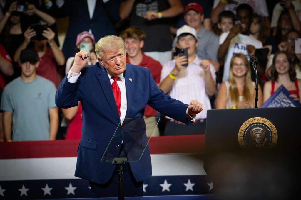 O fotografie cu Donald Trump costă cât o locuință: prețul cerut donatorilor la convenția republicană din Texas