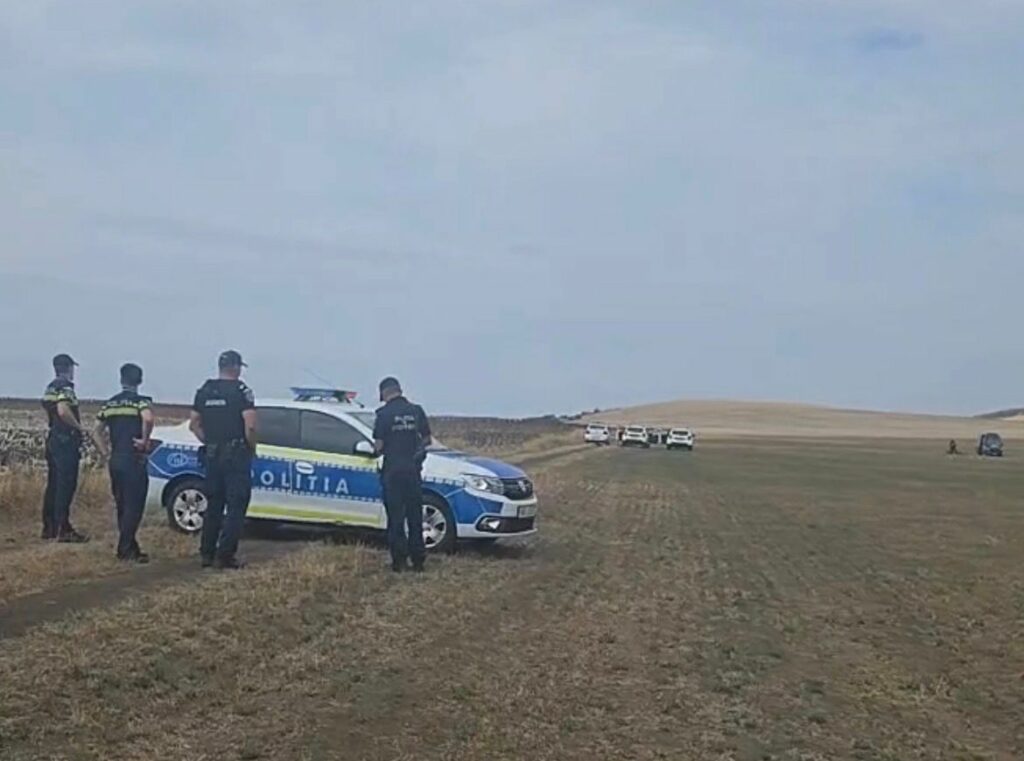 O dronă a fost găsită pe un câmp din județul Vaslui. Nu se știe încă ce tip de dronă este și când s-a prăbușit