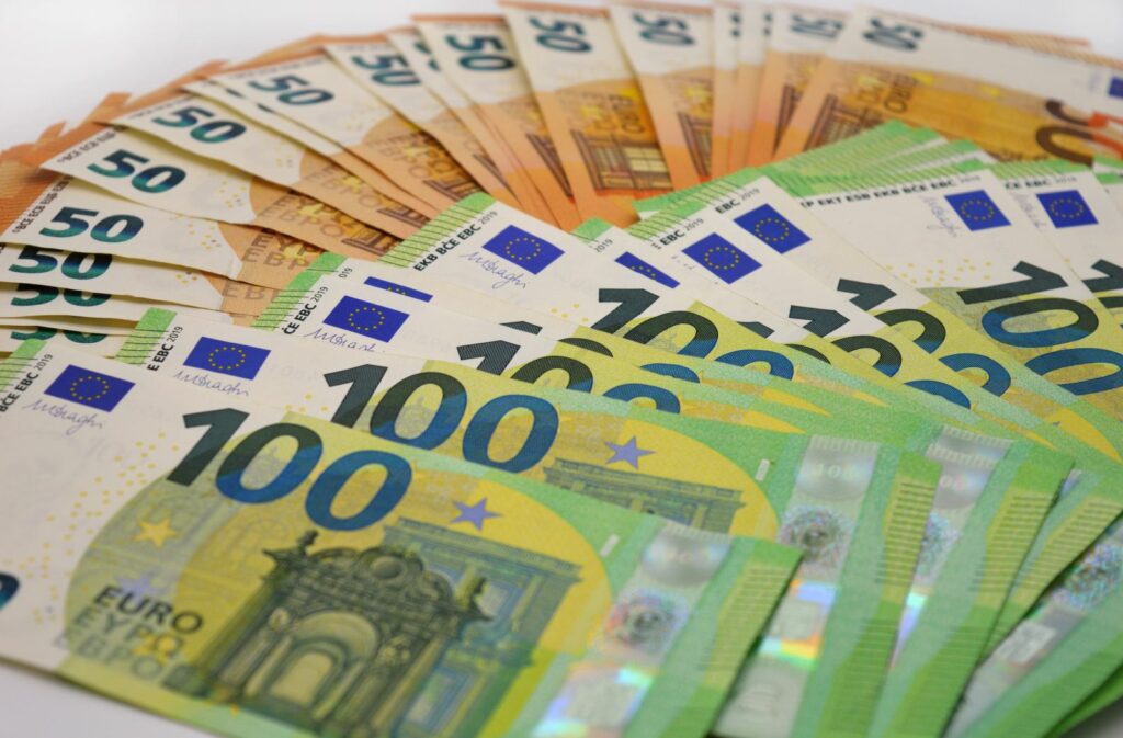Un pensionar de 90 de ani a renunțat la 10 milioane de euro pentru ca zeci de oameni să aibă o locuință