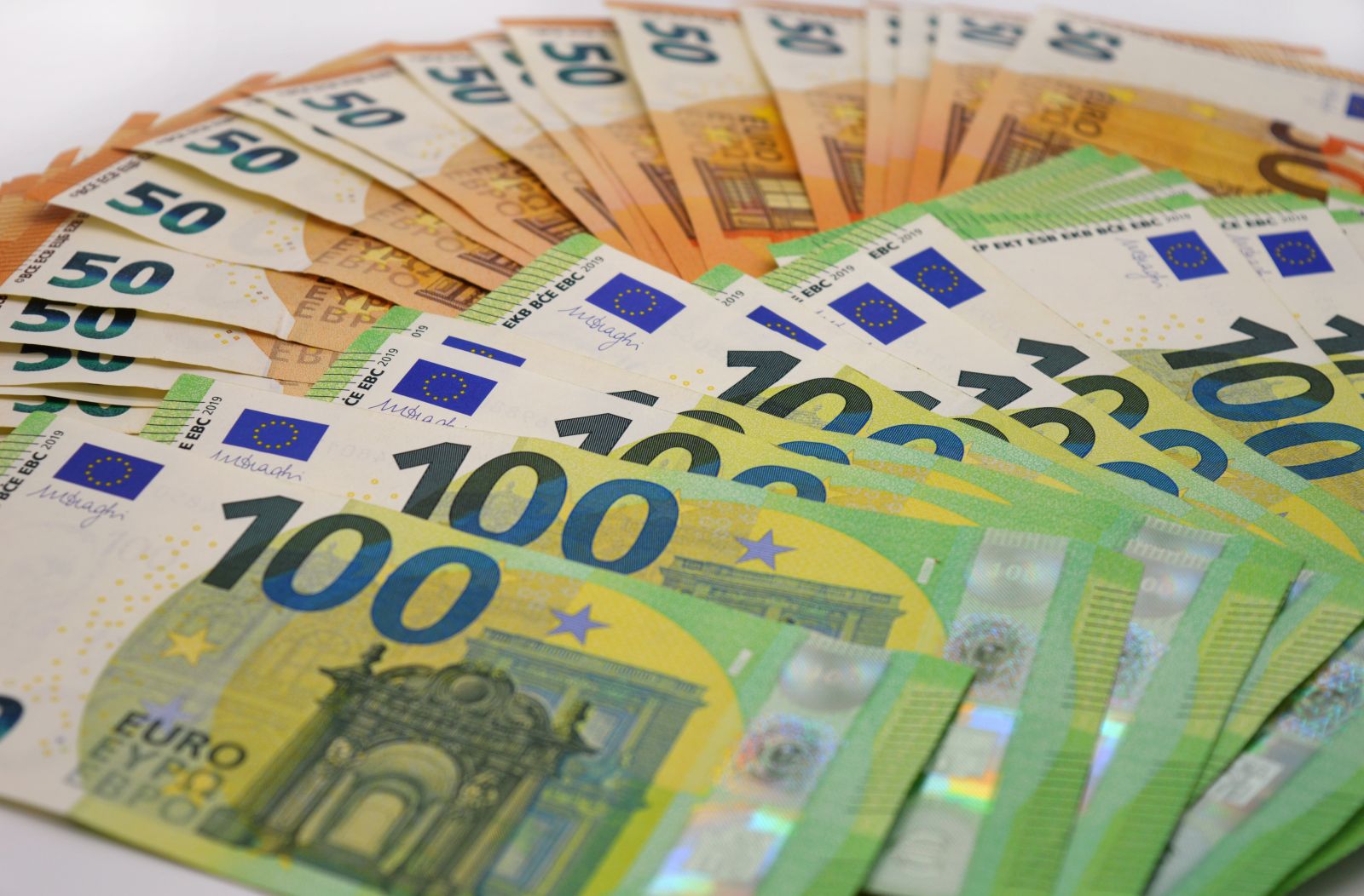 Un pensionar de 90 de ani a renunțat la 10 milioane de euro pentru ca zeci de oameni să aibă o locuință