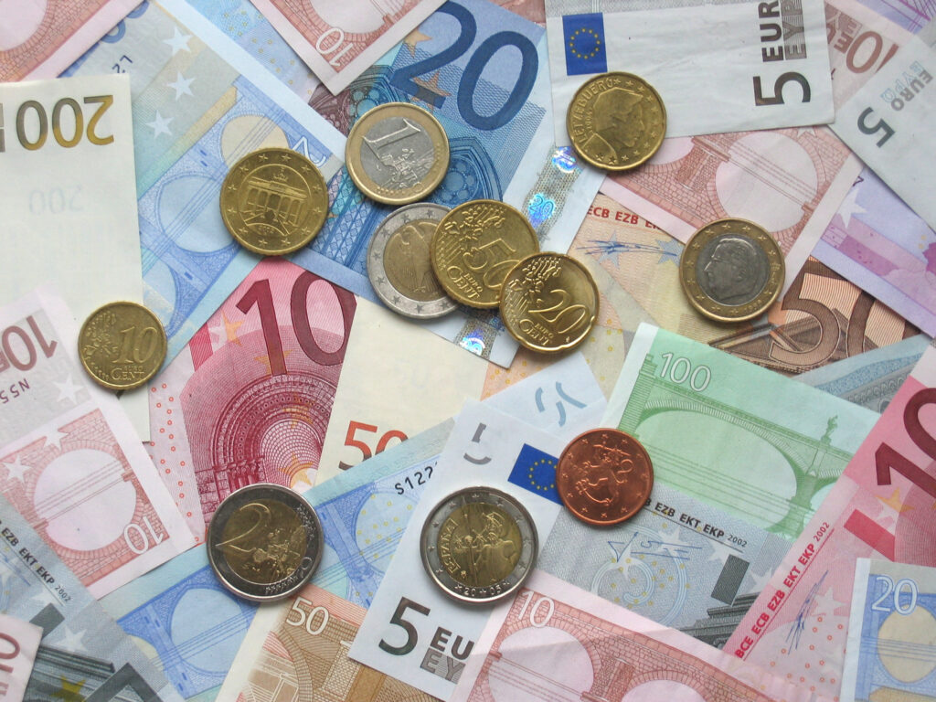Experți: Nu vă păstrați niciodată toți banii la o singură bancă