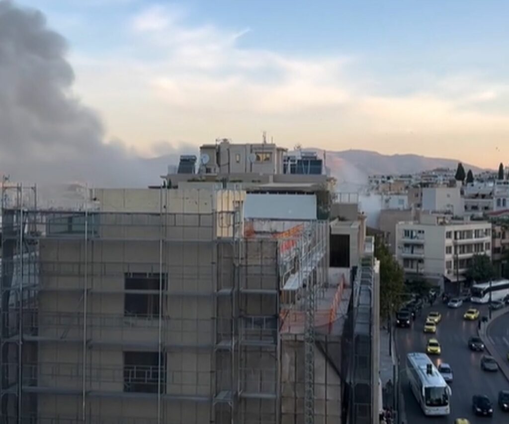Noi explozii în Atena, urmate de un incendiu violent. Un bloc cu cel puțin 16 apartamente a fost evacuat