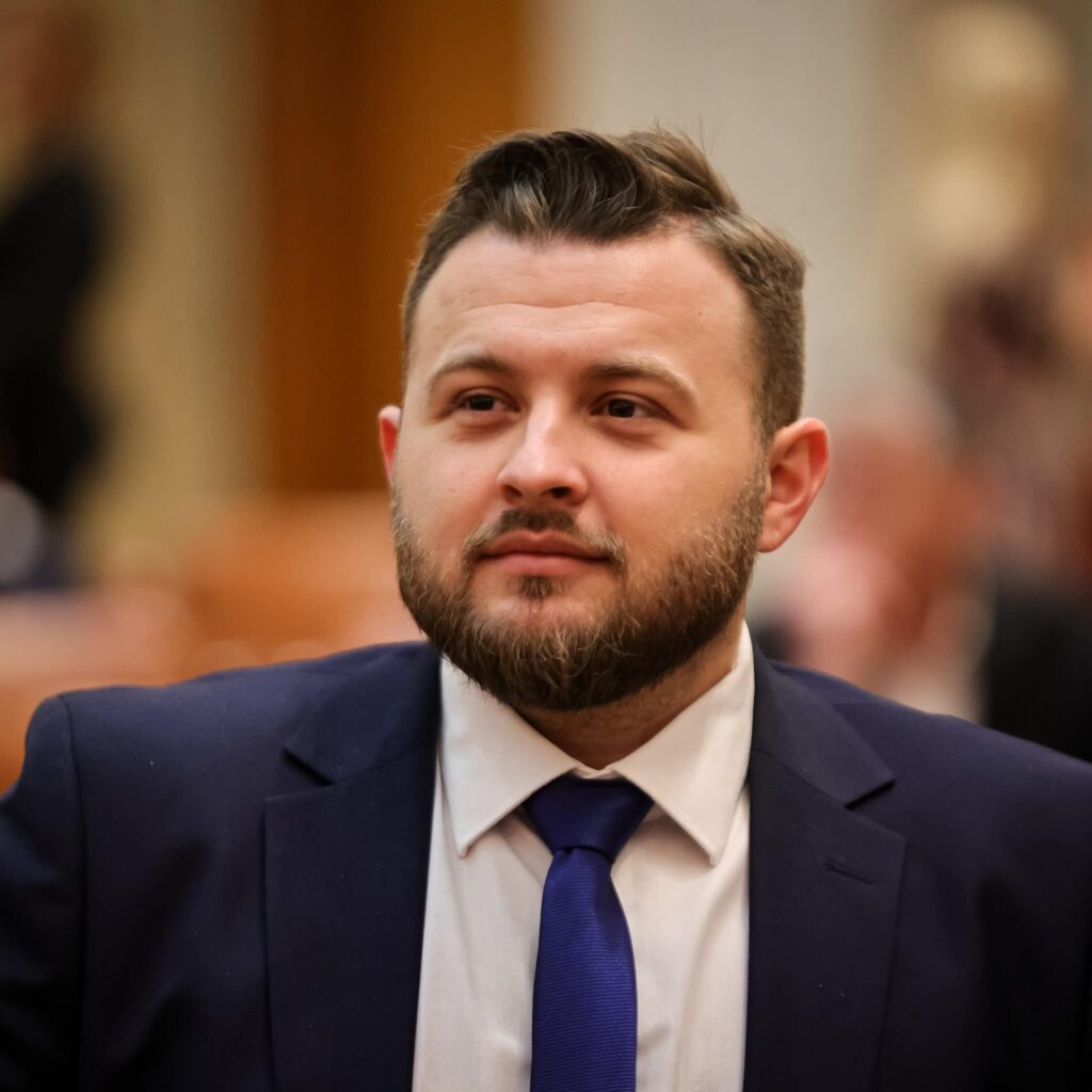 VIDEO | Vlad Șendroiu, unul dintre cei mai tineri parlamentari, între milionul de euro și politicienii pe care i-ar evita în vacanță