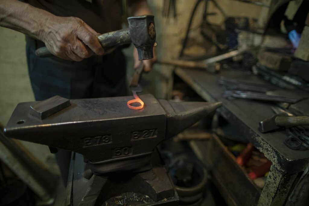 O tradiție veche de secole revine la viață în Scoția. Fierarul care „căsătorea” îndrăgostiții se întoarce după 150 de ani