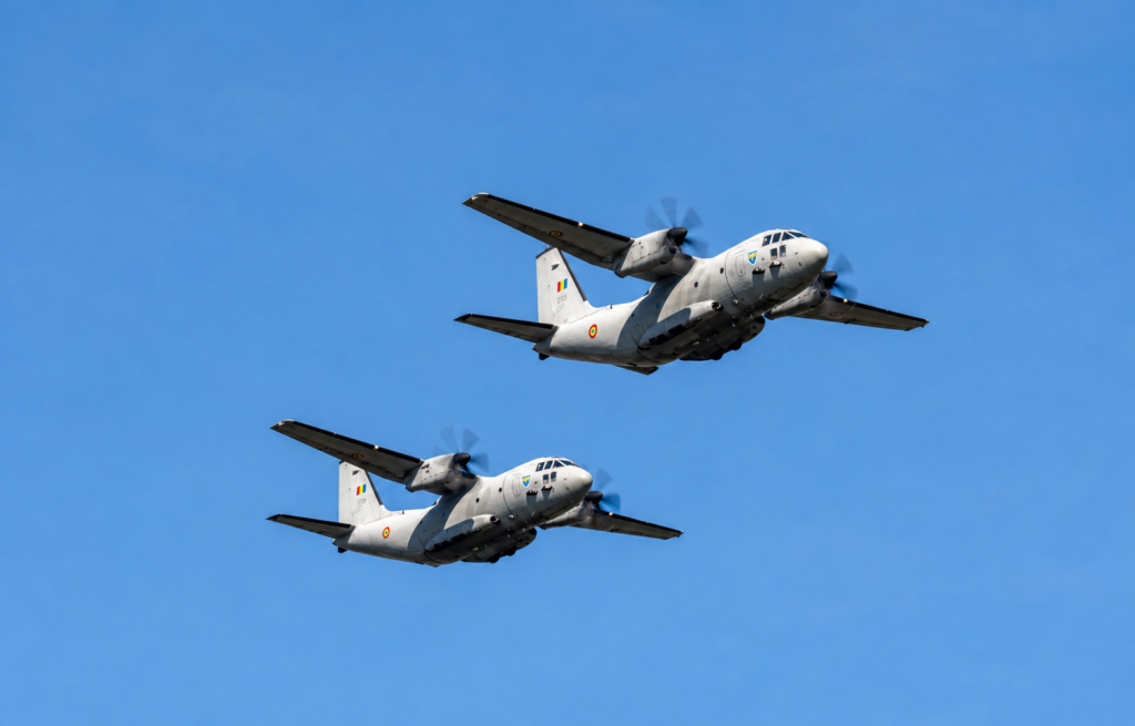 MApN: Avioane la joasă înălțime și coloane de tehnică militară pe șosele. „Nu vă panicați”