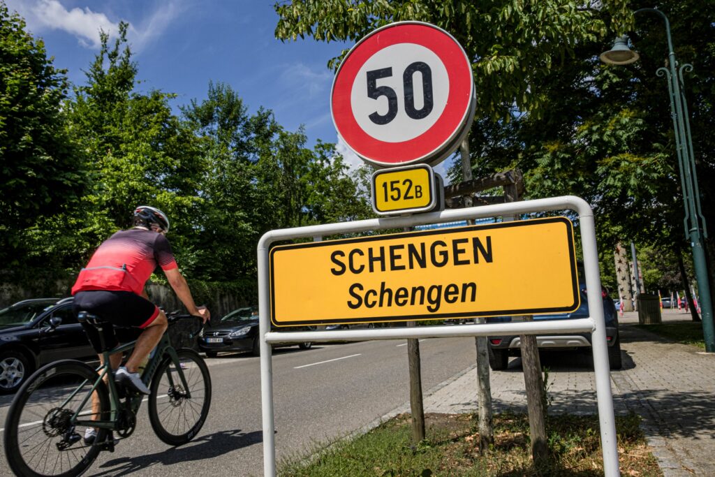 Italia menține suspendarea acordului Schengen cu Spania pentru încă 15 zile, pe fondul tensiunilor din Ceuta