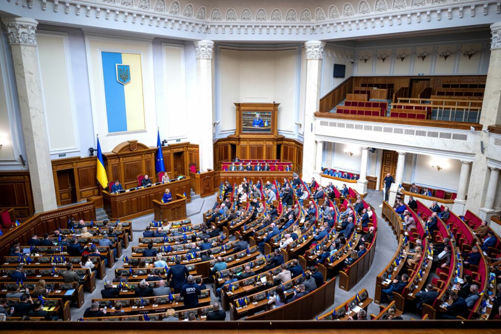 Parlamentul ucrainean l-a demis pe procurorul general Kravchenko, pe fondul unui scandal de corupție