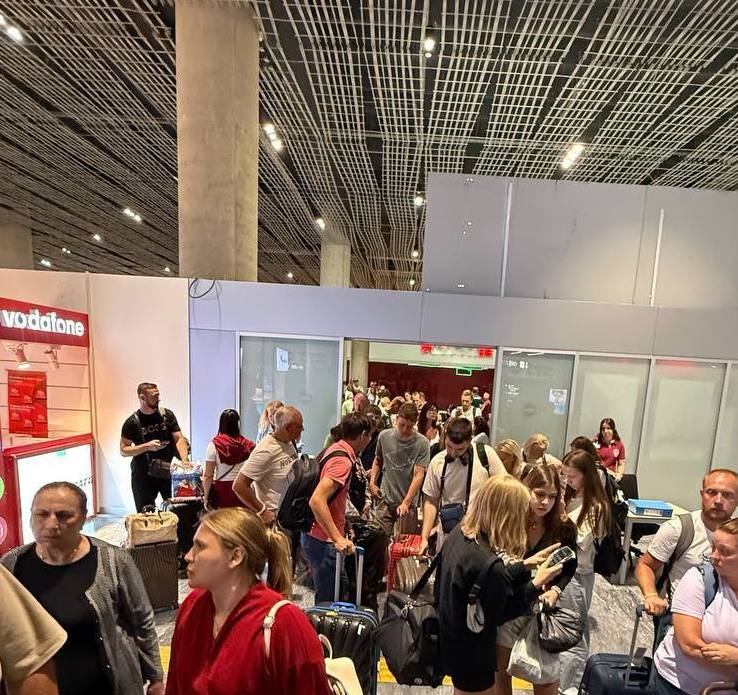 Haos pe aeroporturi: Turcia anulează peste 80 de zboruri către Moscova, după avertismentul lui Zelenski