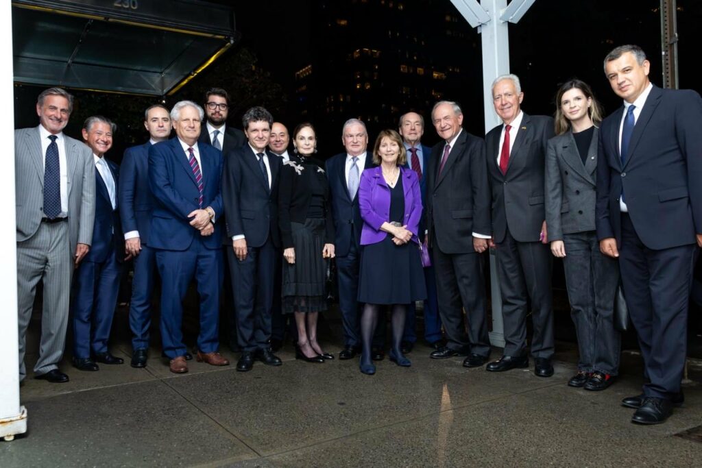 Nicușor Dan, întâlnire cu foști ambasadori americani: Cooperarea în domeniul securității și extinderea colaborării economice, pe agenda discuțiilor