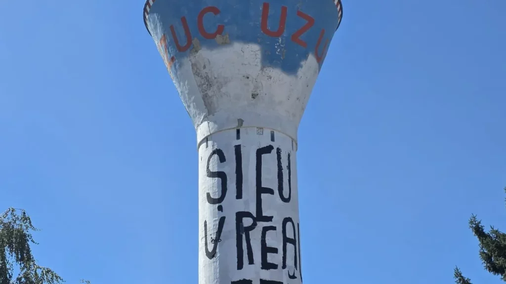 Peste 100 de artiști transformă Fabrica UZUC din Ploiești într-un muzeu temporar. 100.000 mp de sit industrial, activați prin artă. Fabrica UZUC se pregătește să-și întâmpine publicul
