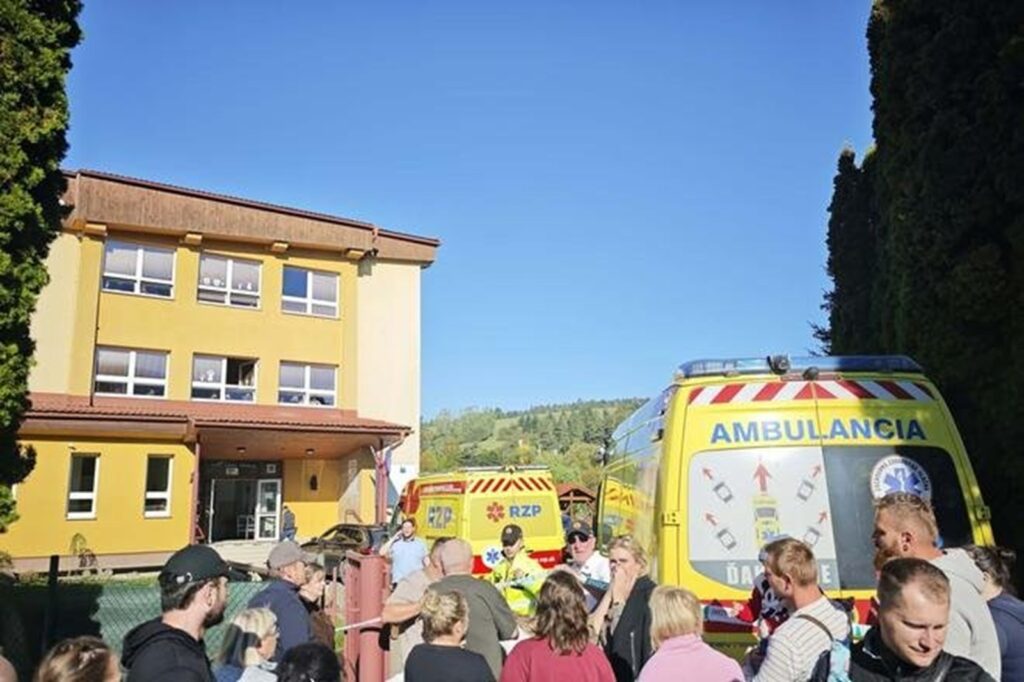 Atac șocant cu cuțitul într-o școală din Slovacia. O profesoară a fost ucisă, iar un copil este în stare critică