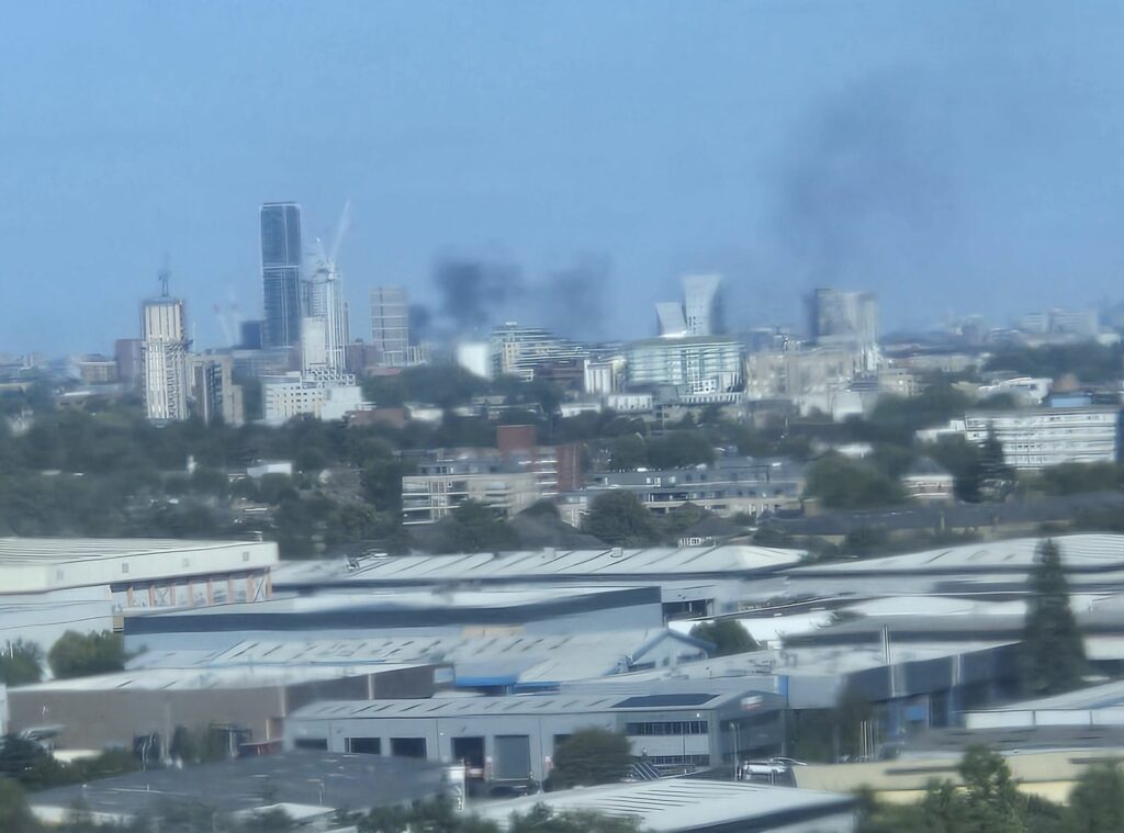 Haos pe calea ferată la Londra după un incendiu. Trenurile dintre Paddington și aeroportul Heathrow au fost suspendate