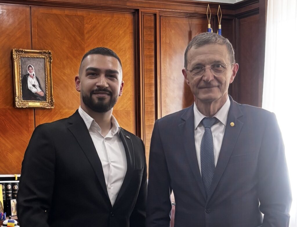 Claudiu Dumitrache, onorat cu Medalia Nicolae Milescu Spătarul Claudiu Dumitrache, onorat cu Medalia Nicolae Milescu Spătarul