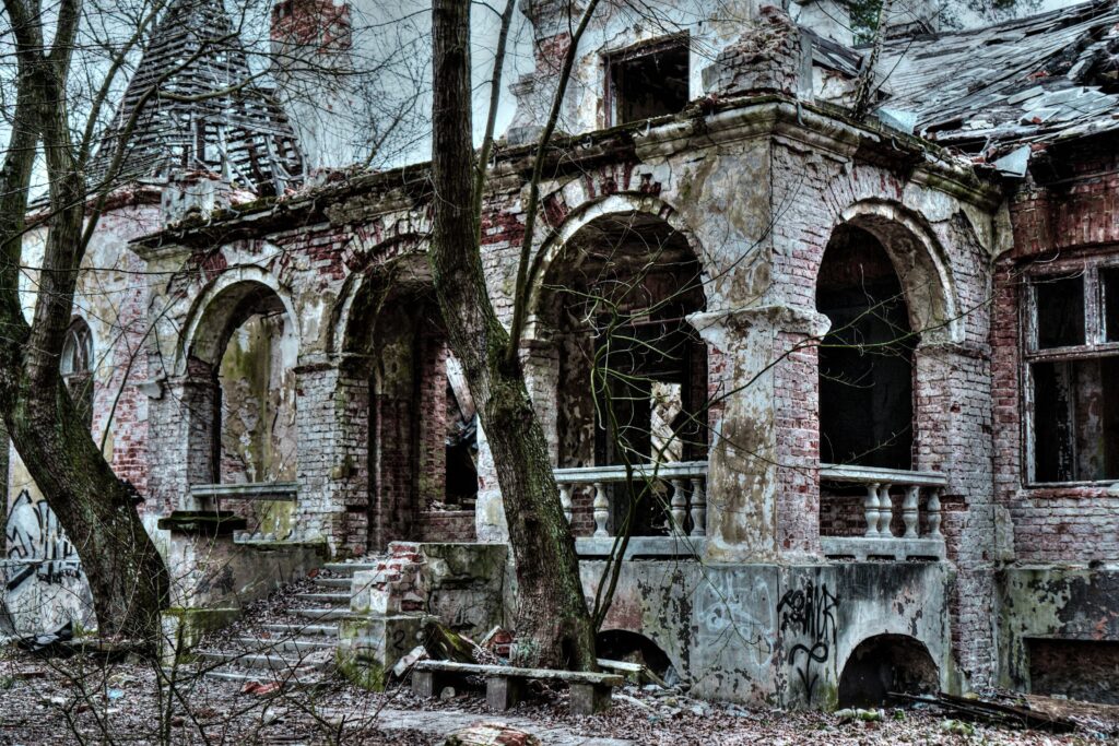 Clădirea de 5 milioane de euro de care nu se atinge nimeni. Ce se află în cea mai scumpă proprietate din Balcani