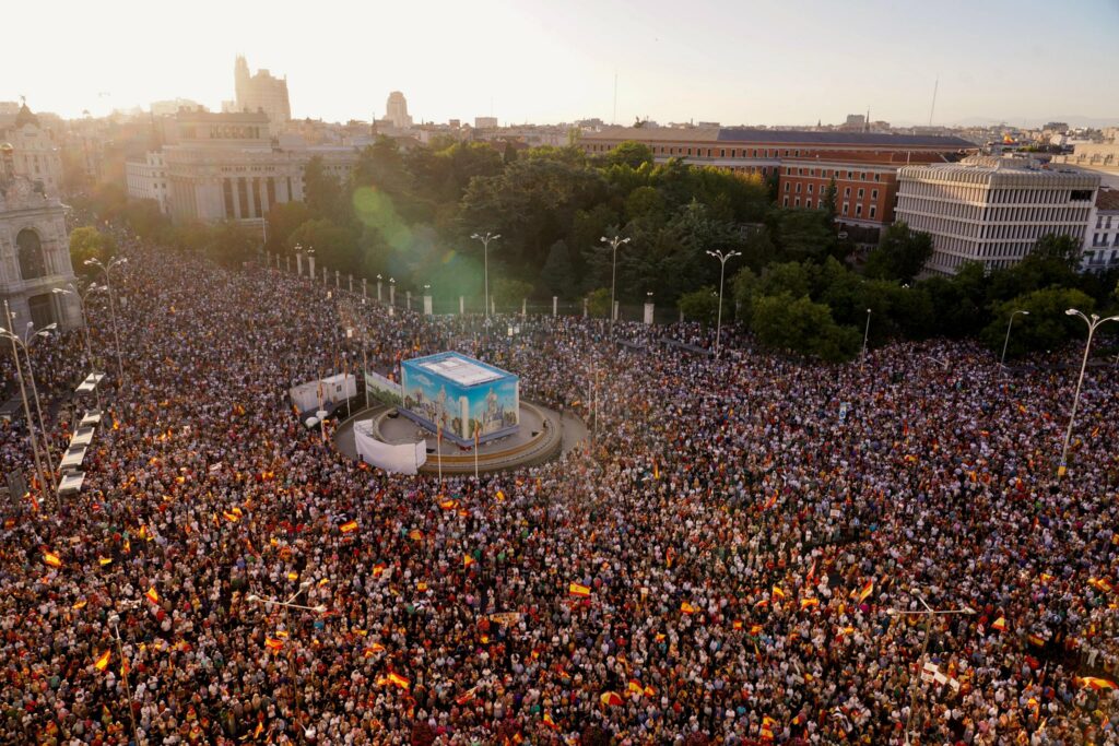 Spania, zguduită de proteste din cauza crizei din Ceuta. 50.000 de oameni au ieșit în stradă la Madrid