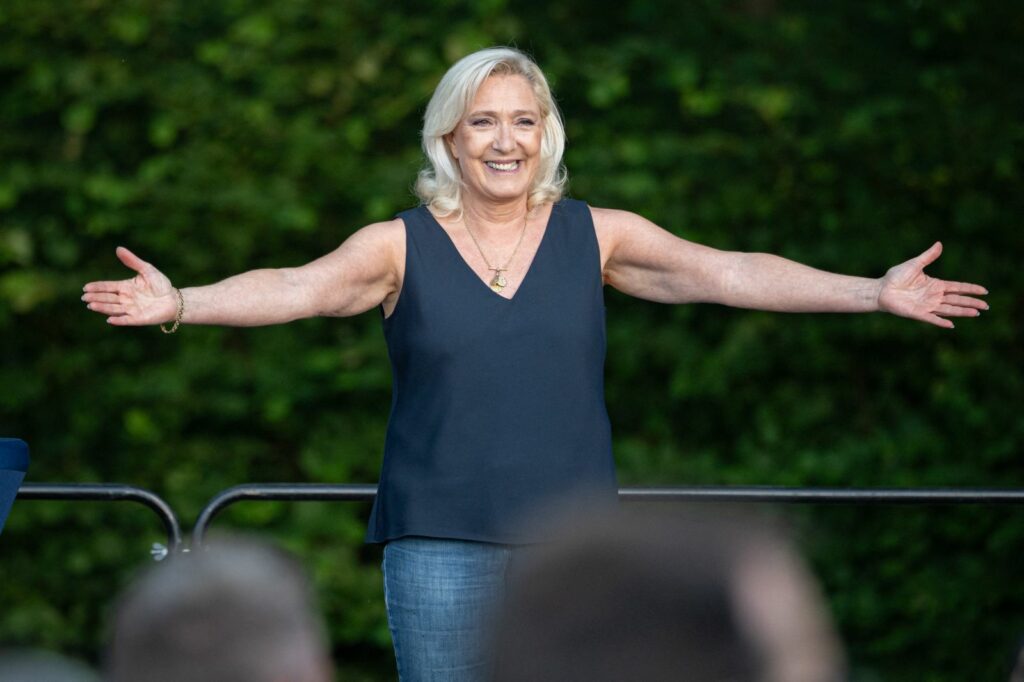 Marine Le Pen conduce cursa pentru Élysée. Tabăra lui Macron mizează pe un nou „nu” al francezilor