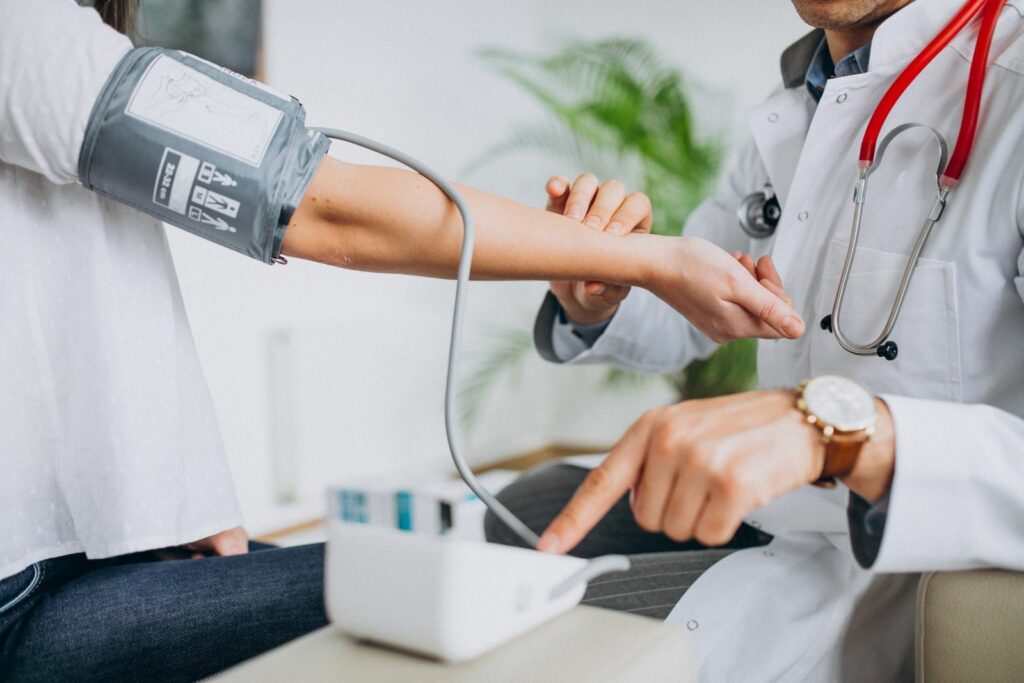 Descoperire în cardiologie: cercetătorii pot identifica mai rapid boala care „imită” infarctul