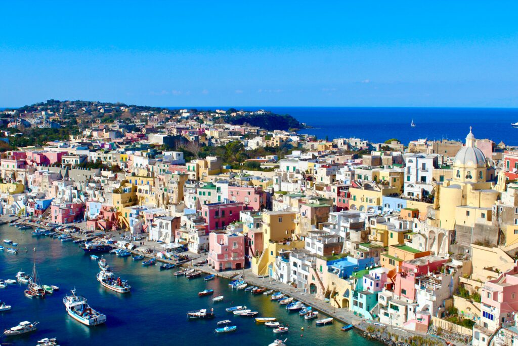 Surpriza unui top turistic. O mică insulă a întrecut locuri celebre și a fost declarată cea mai autentică destinație din Italia
