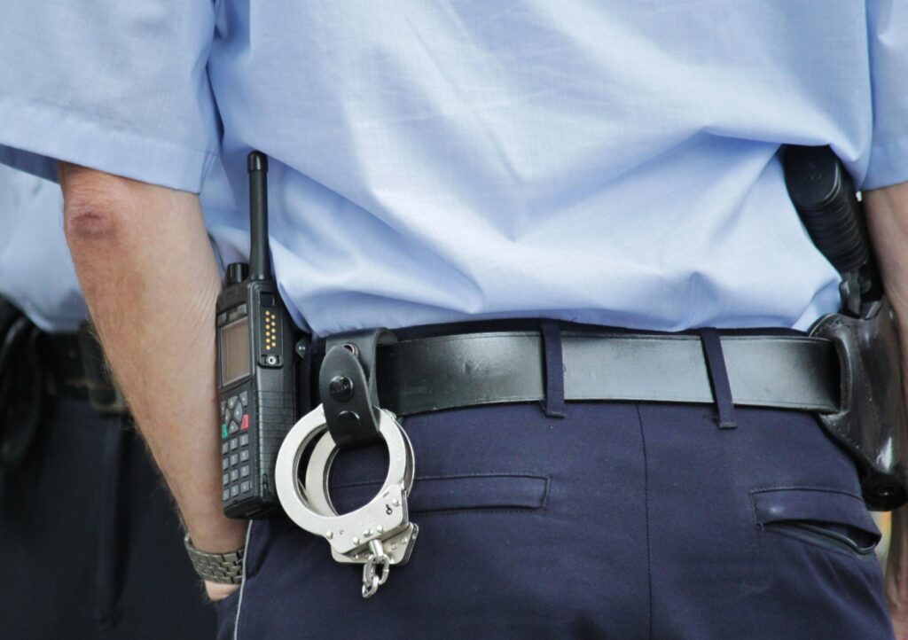 Primarul unei localități, obligat să patruleze pe străzi și să dirijeze traficul. Singurul polițist local a demisionat