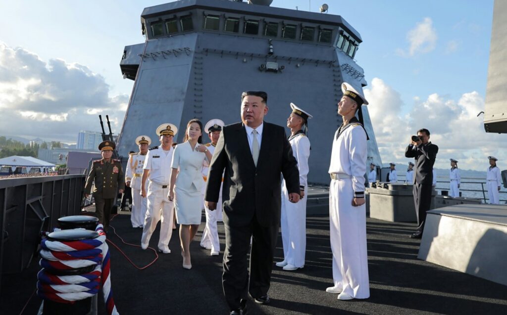 Coreea de Nord pune în serviciu distrugătorul care s-a răsturnat la lansare. Kim Jong Un anunță o nouă etapă pentru marina militară