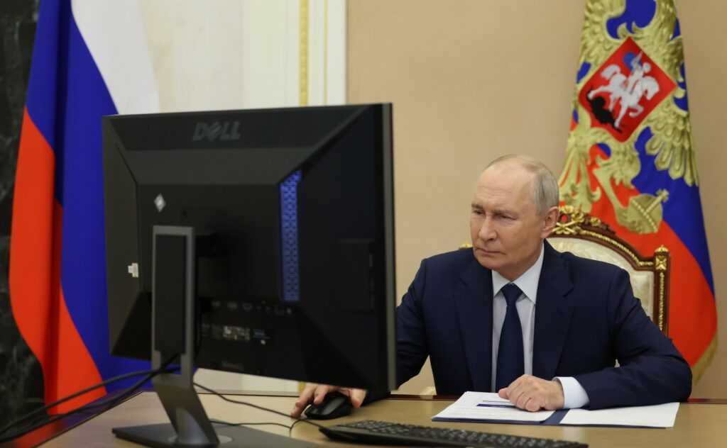 Alegeri parlamentare în Rusia. Vladimir Putin a votat online