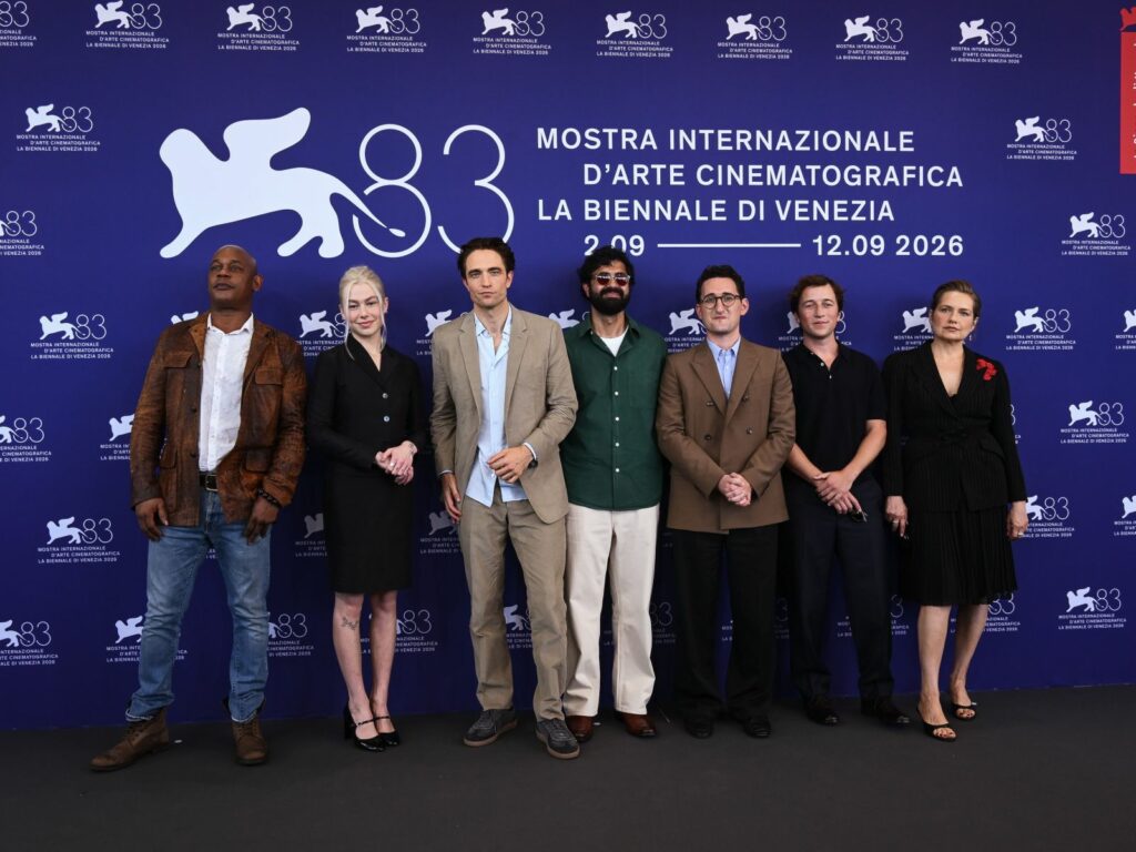 Robert Pattinson face senzație la Festivalul de la Veneția. Noul său film a primit ovații de aproape opt minute