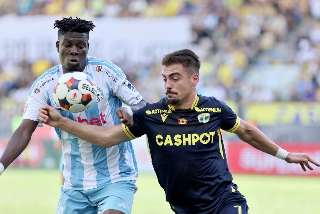 Petrolul Ploiești învinge pe Corvinul Hunedoara în Superliga. Ploieștenii ajung la cinci victorii și urcă momentan pe locul secund în clasament