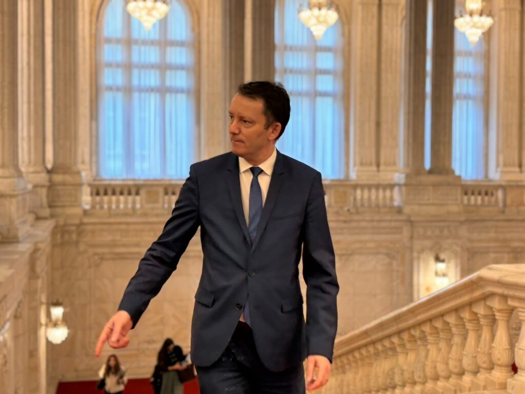 “He came, he joked, he lied, and then he ran away.” Siegfried Mureșan’s Attack on Sorin Grindeanu