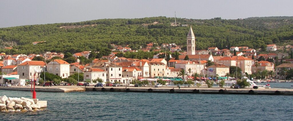 O pensionară și-a cheltuit aproape întreaga pensie pe o vacanță de 10 zile la mare. Nici măcar nu a plătit cazarea