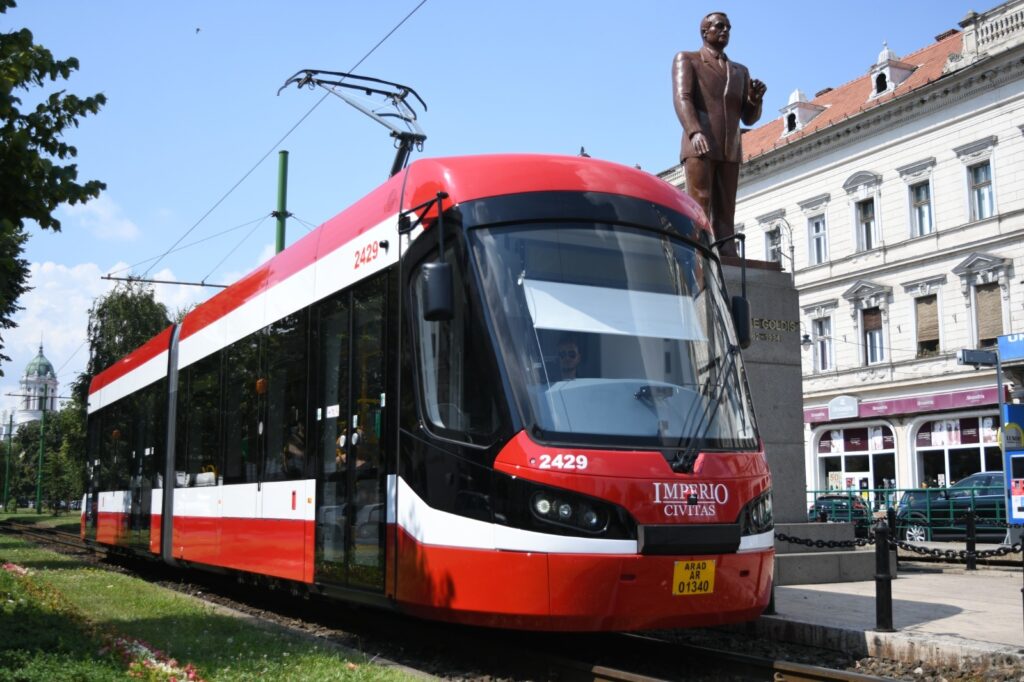 Biletul la autobuz de „1 leu pe zi” aduce schimbări în Arad. Călătoriile s-au dublat după prima lună
