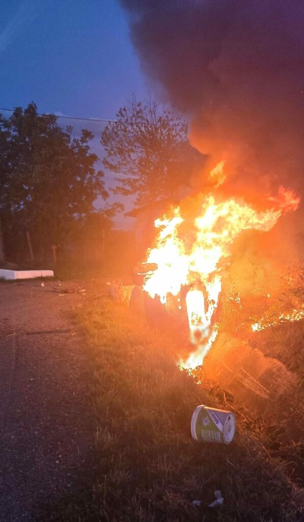 Accident rutier urmat de incendiu în Suceava. Două persoane au fost găsite carbonizate
