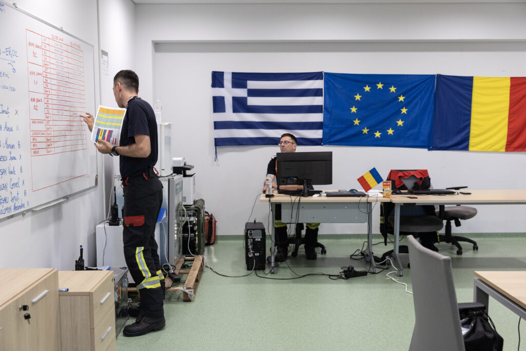 „Nicio țară nu poate face față singură”. Cum funcționează „plasa de siguranță” anti-incendii a Europei. 777 de pompieri sunt trimiși în zonele de risc înainte de marile incendii