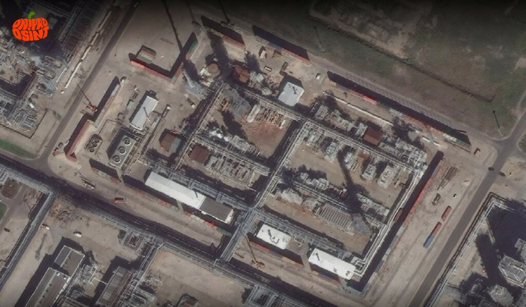 Rusia ridică ziduri din containere în jurul rafinăriilor, pentru a le proteja de atacurile cu drone