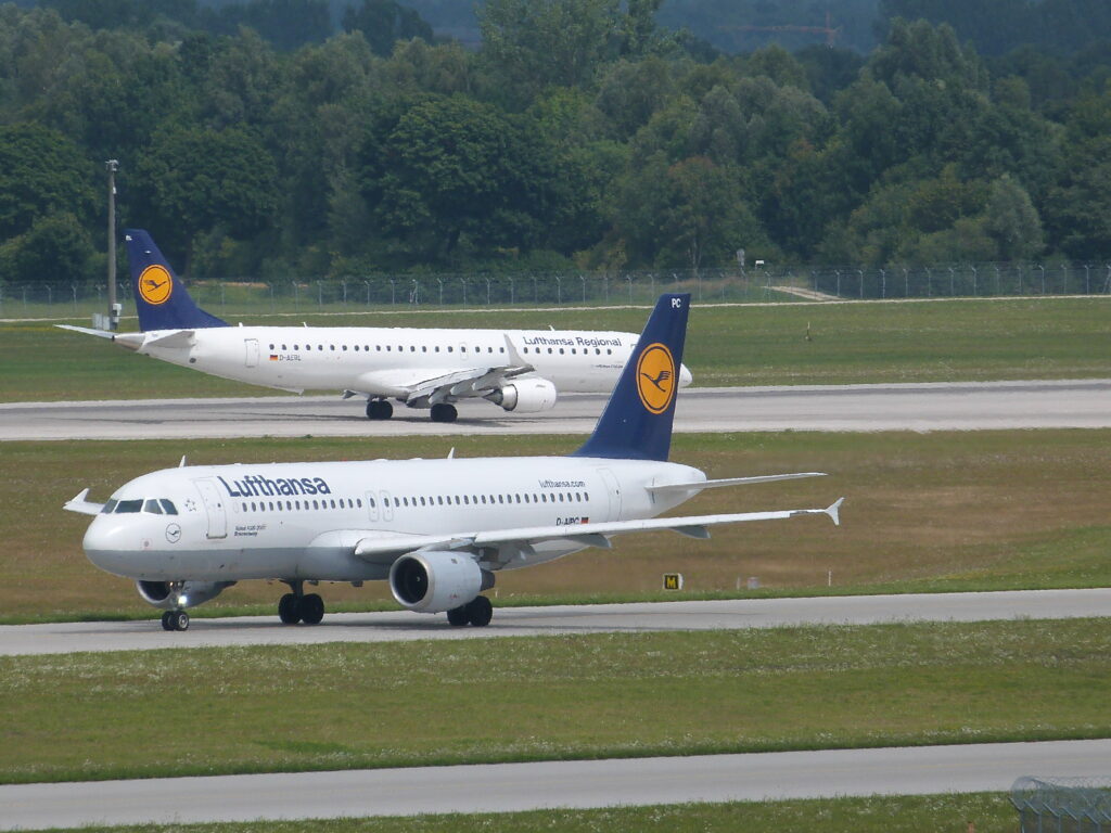Panică la bordul unui avion: Baterie externă în flăcări în timpul zborului
