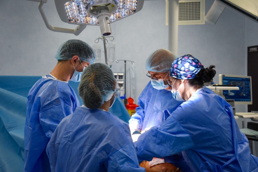 Intervenție complexă de chirurgie vasculară pentru o complicație severă (P)