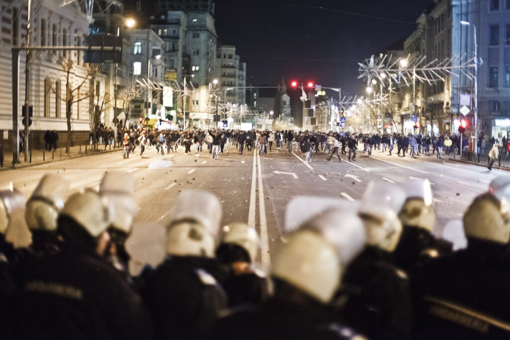 MEDIAFAX 35. 2012 – Proteste ample în Piața Universității. Guvernul Boc demisionează. Băsescu, supus unui nou referendum de demitere