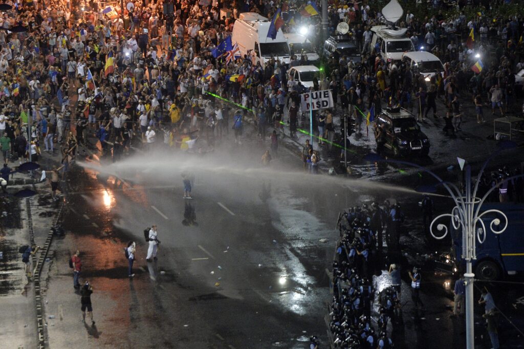 MEDIAFAX 35. 2018 – Violențele din Piața Victoriei din 10 august. Românii, chemați la urne privind referendumul pentru familie. Halep câștigă primul Grand Slam din carieră