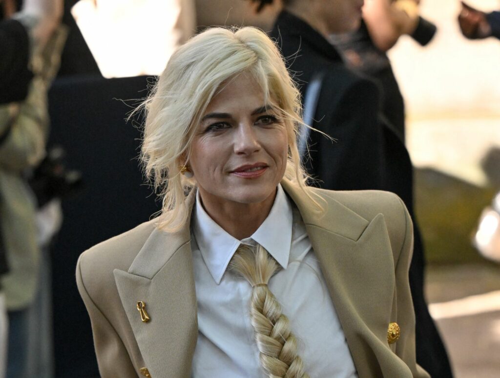 Actrița Selma Blair, reținută după un incident la bordul unui avion. FBI a deschis o anchetă